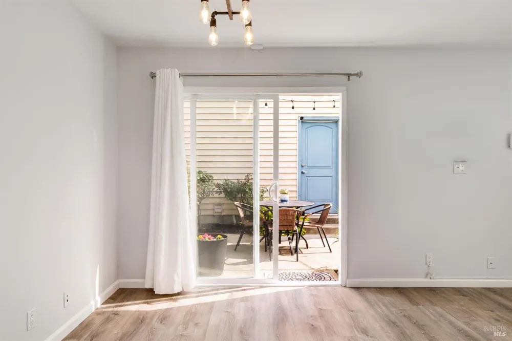 1618 Yardley Street Santa Rosa, CA 95403