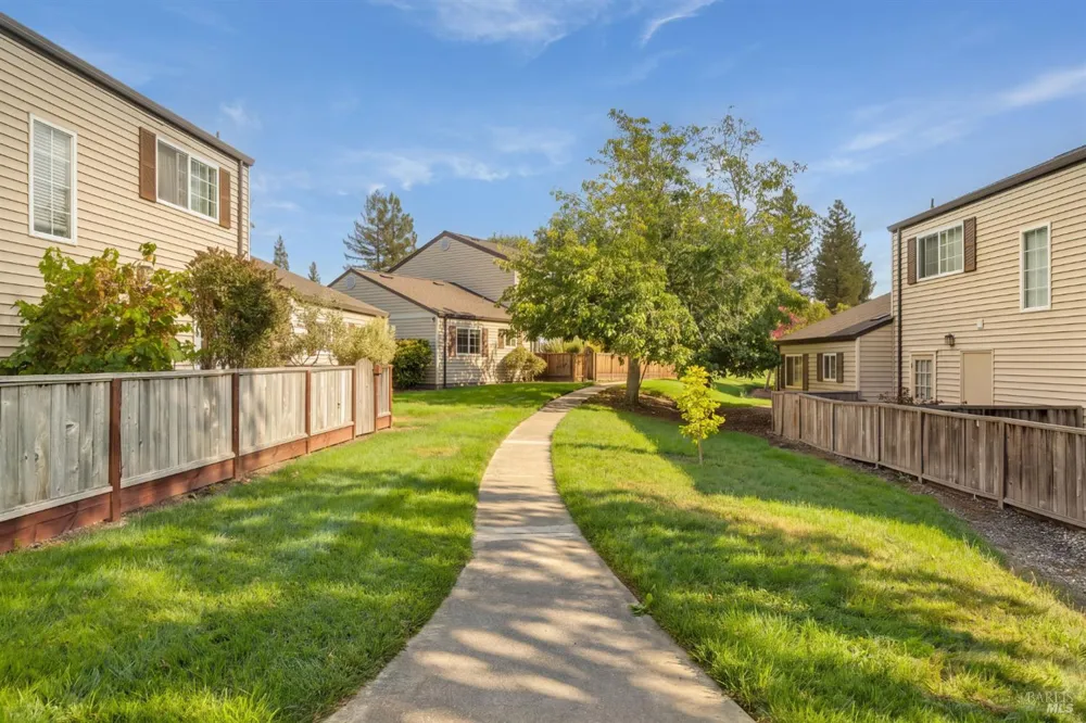 1618 Yardley Street Santa Rosa, CA 95403