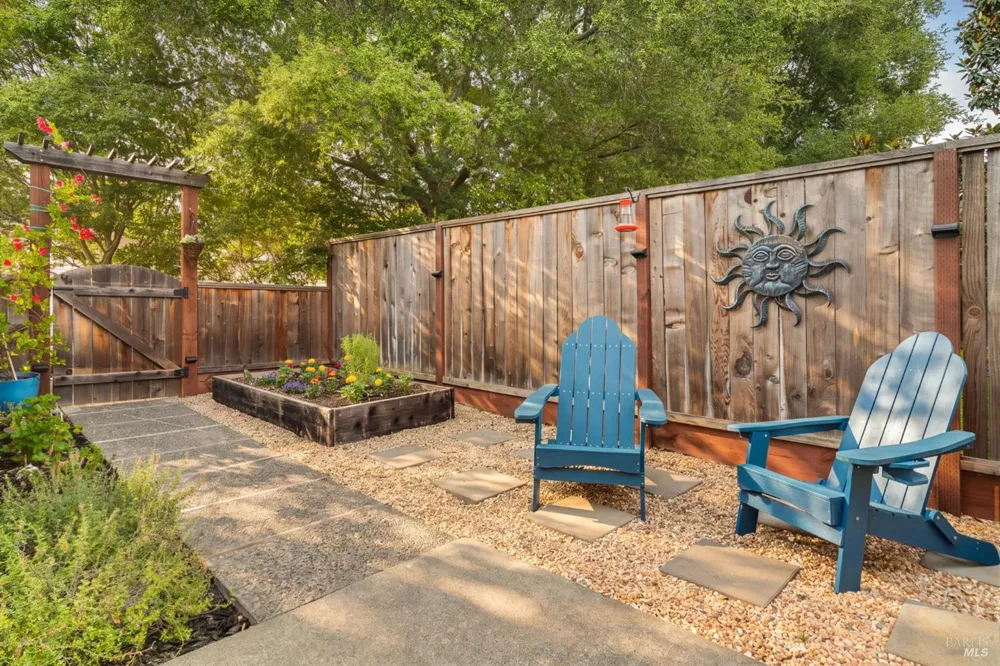 1618 Yardley Street Santa Rosa, CA 95403
