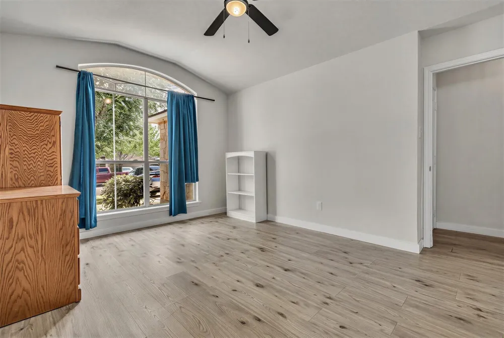 915 Flanagan Drive Leander, TX 78641
