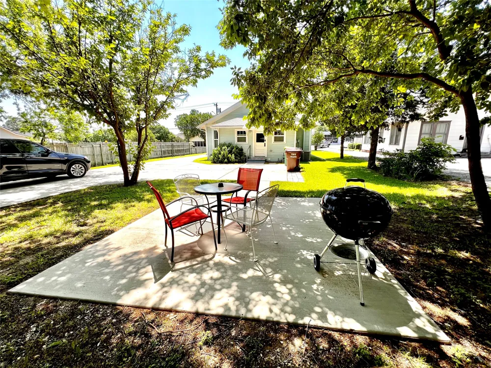 1804 Elm Street Denton, TX 76201