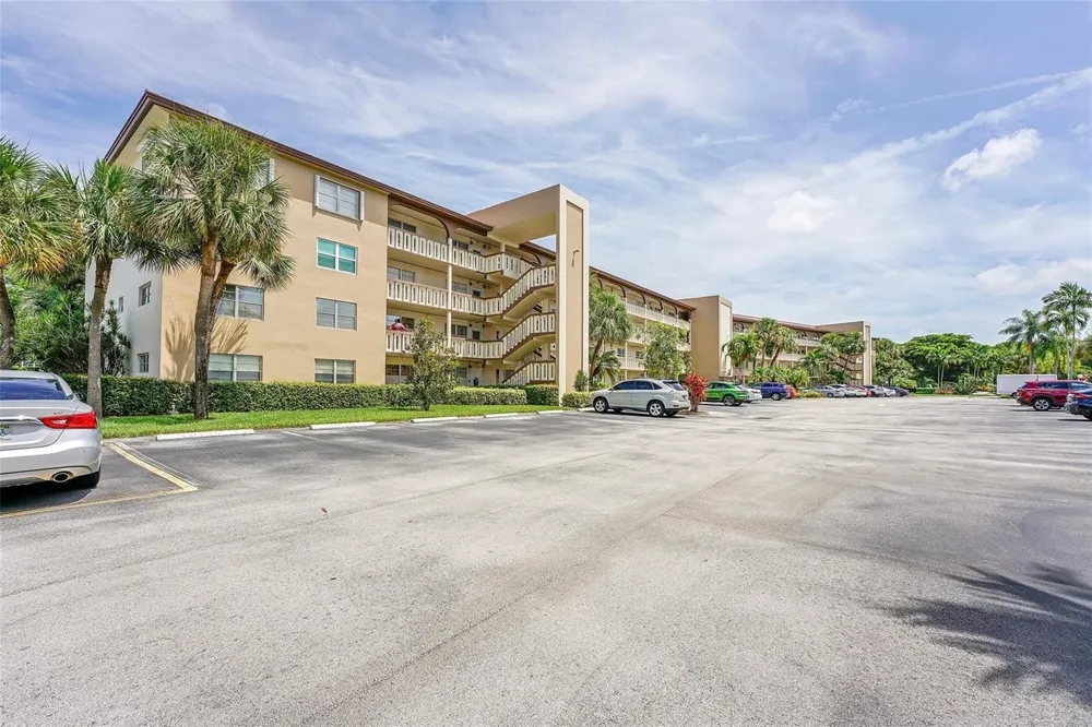 3201 PORTOFINO Point #C2 Coconut Creek, FL 33066