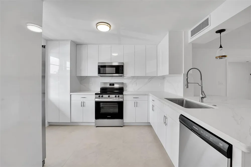 3201 PORTOFINO Point #C2 Coconut Creek, FL 33066