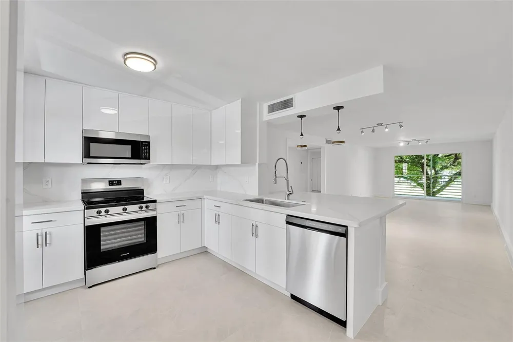 3201 PORTOFINO Point #C2 Coconut Creek, FL 33066