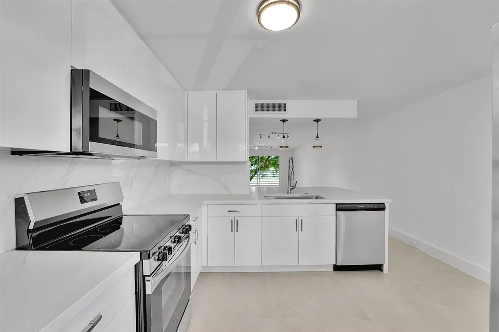 3201 PORTOFINO Point #C2 Coconut Creek, FL 33066