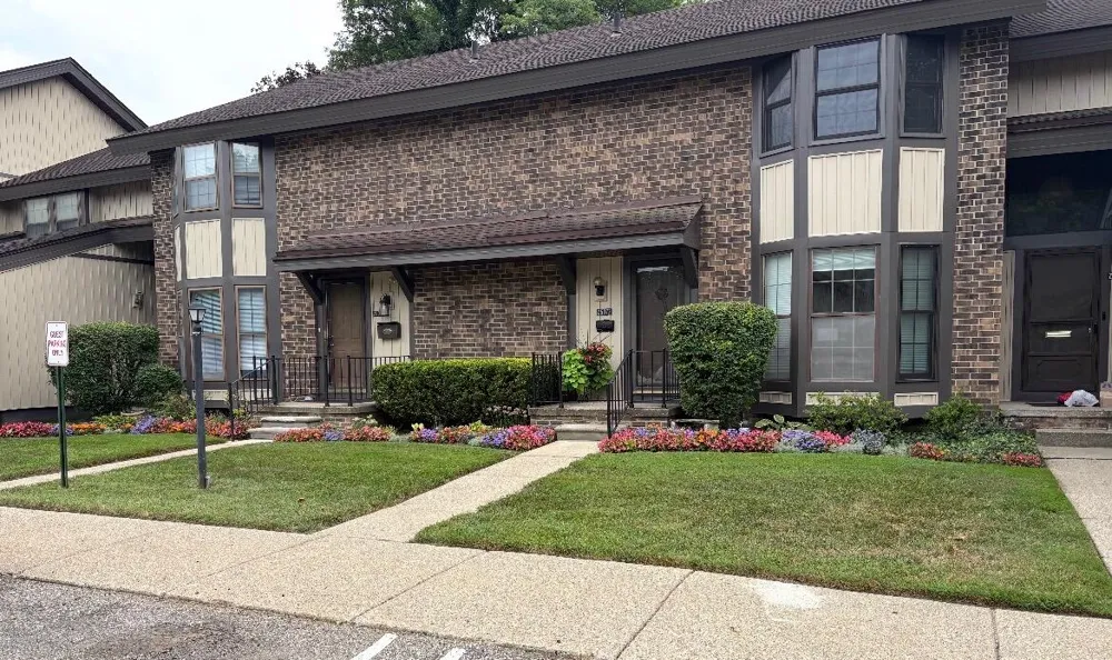 25073 Oakbrooke Drive Southfield, MI 48033