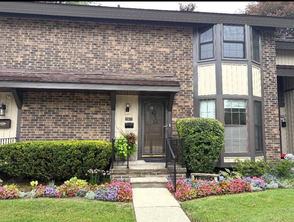 25073 Oakbrooke Drive Southfield, MI 48033