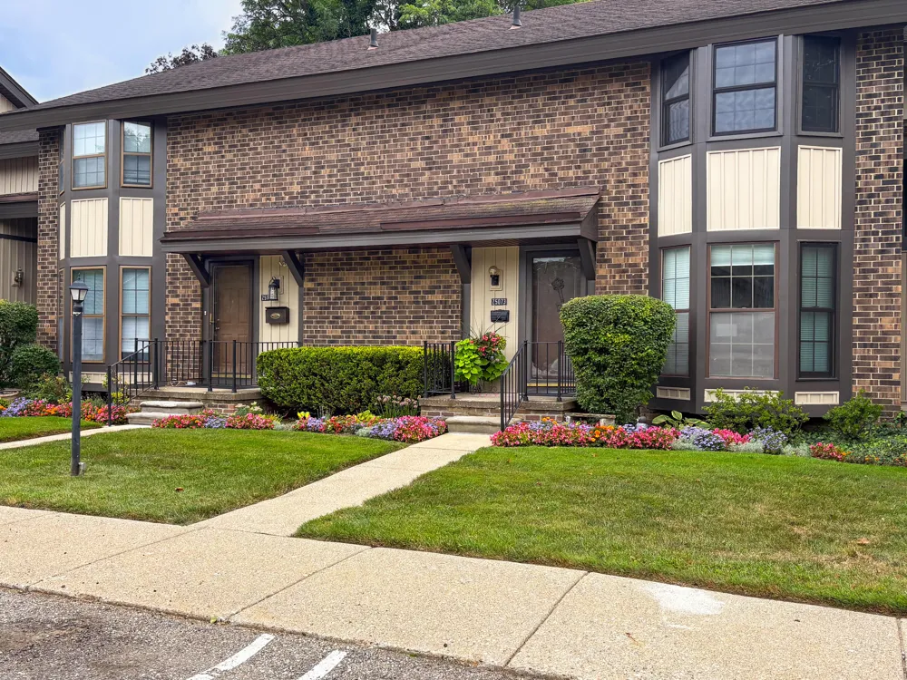 25073 Oakbrooke Drive Southfield, MI 48033