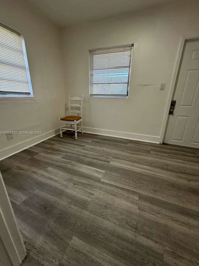 1121 NW 40th St #4 Miami, FL 33127