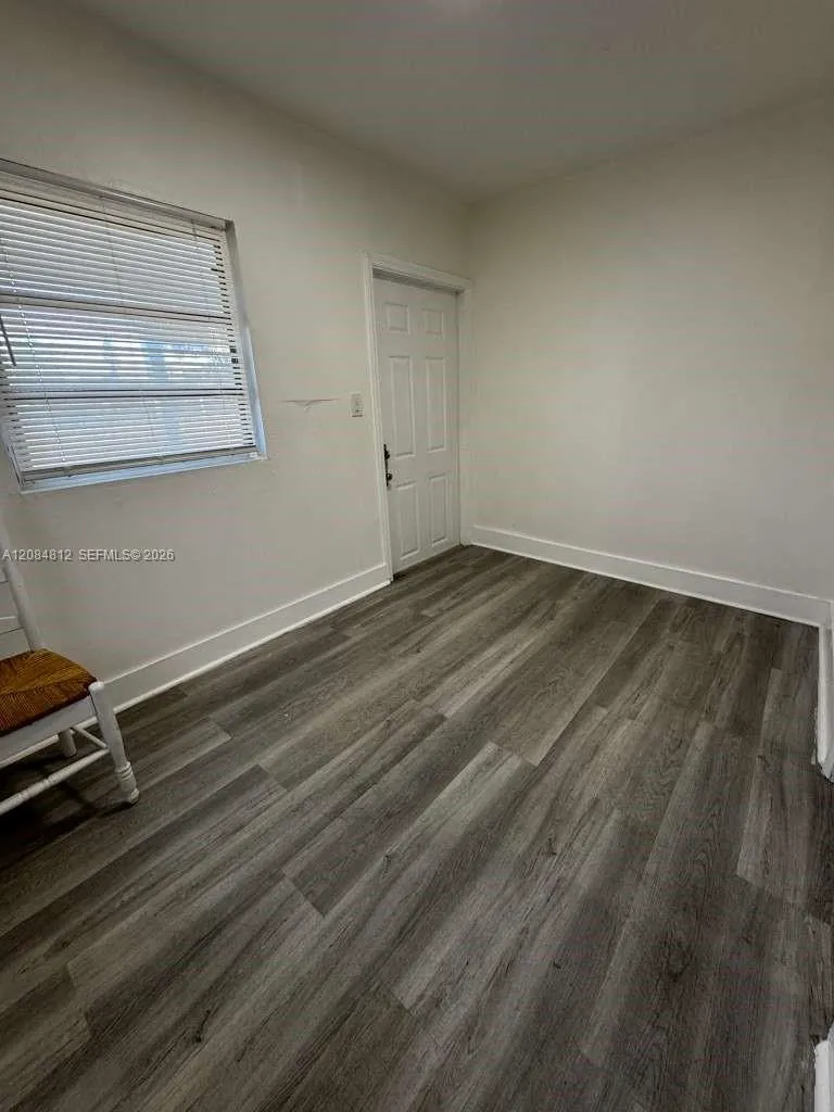 1121 NW 40th St #4 Miami, FL 33127