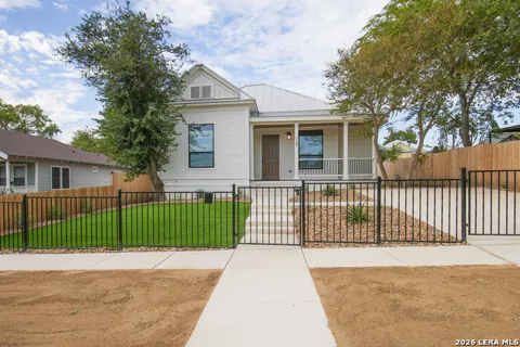 719 Dakota St