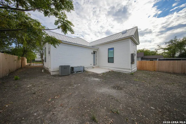 719 Dakota St San Antonio, TX 78203