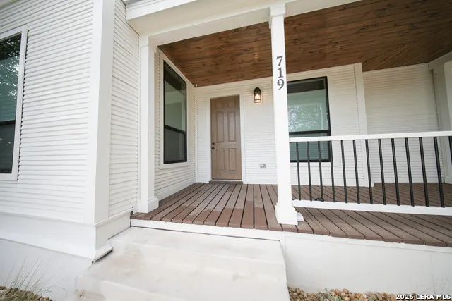 719 Dakota St San Antonio, TX 78203