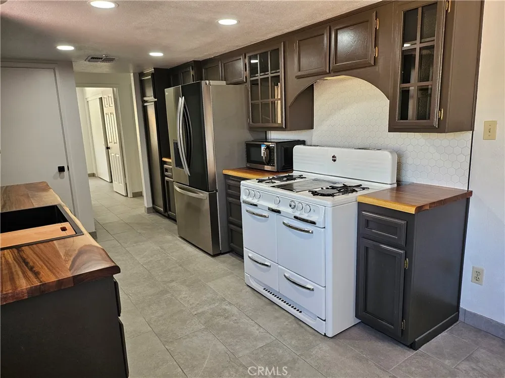 9041 Puesta Del Sol Desert Hot Springs, CA 92240