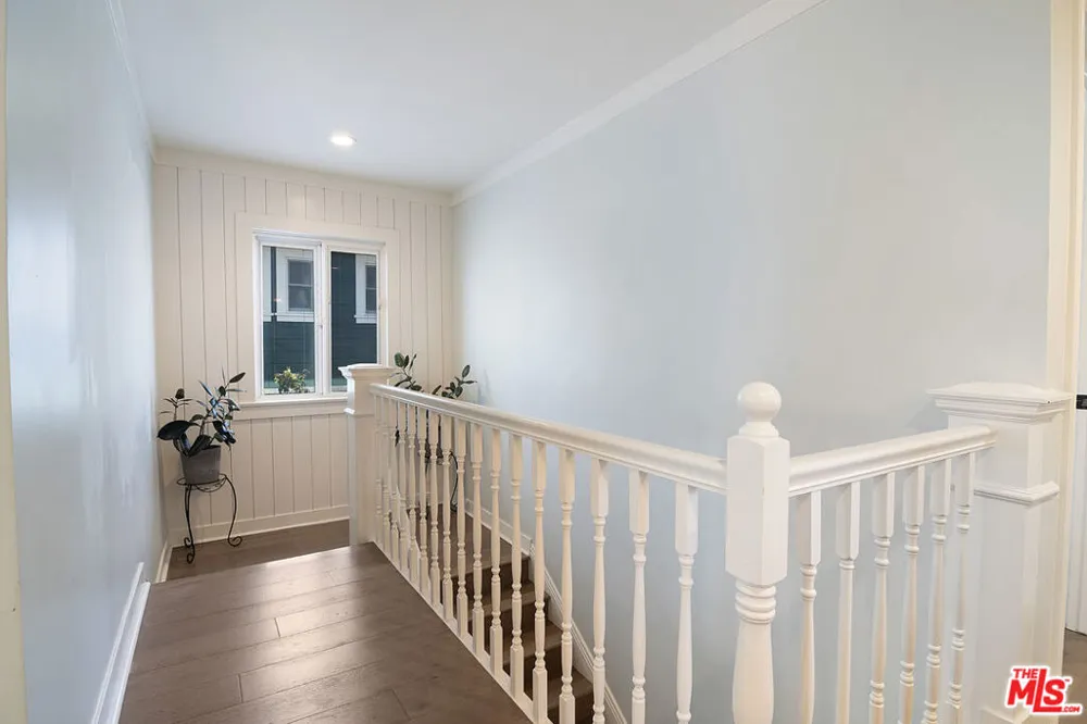 895 S Bronson Avenue Los Angeles, CA 90005