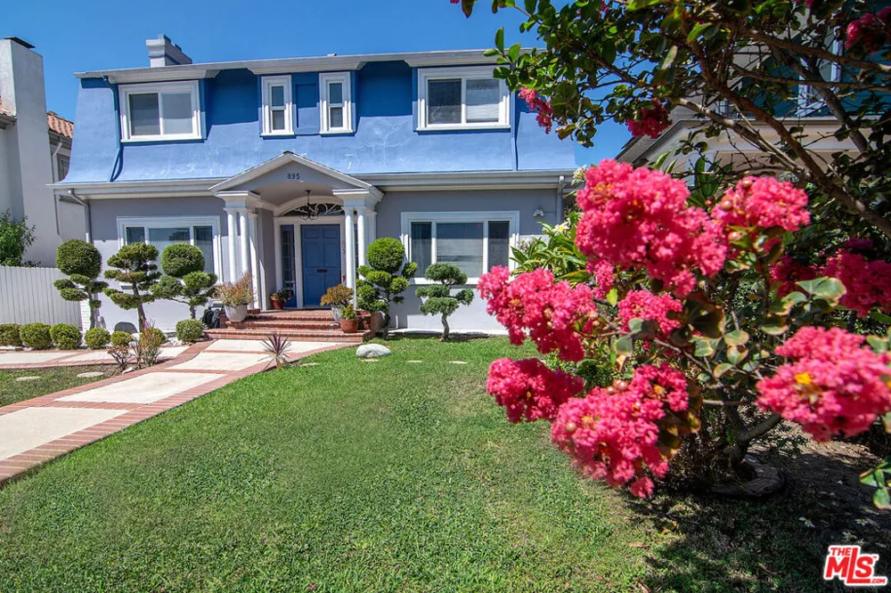 895 S Bronson Avenue Los Angeles, CA 90005