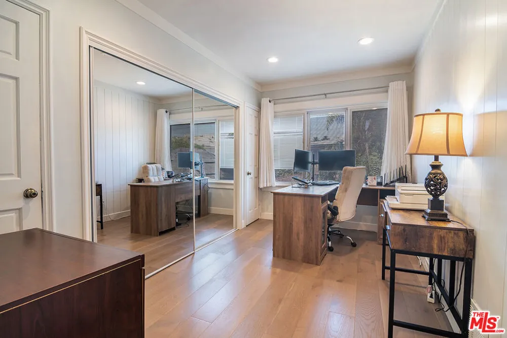 895 S Bronson Avenue Los Angeles, CA 90005