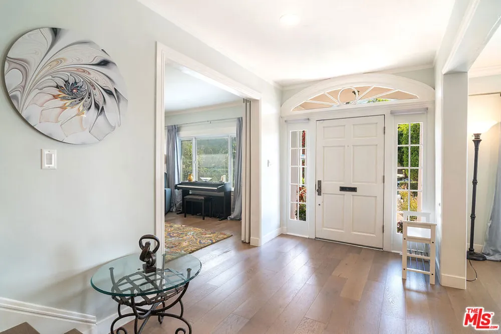895 S Bronson Avenue Los Angeles, CA 90005