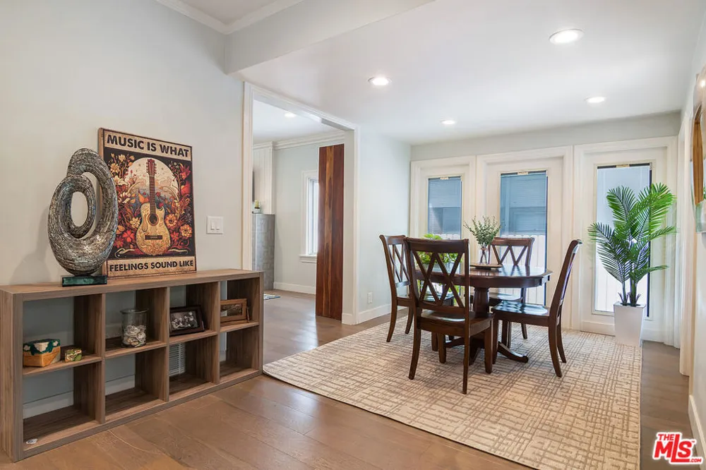 895 S Bronson Avenue Los Angeles, CA 90005