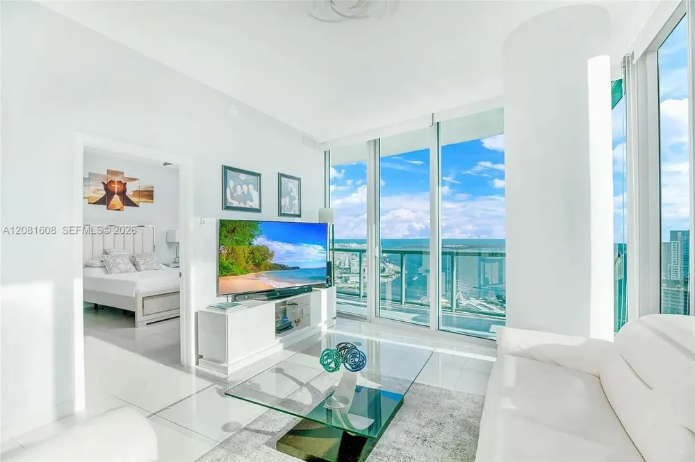 888 Biscayne Blvd #5301 Miami, FL 33132