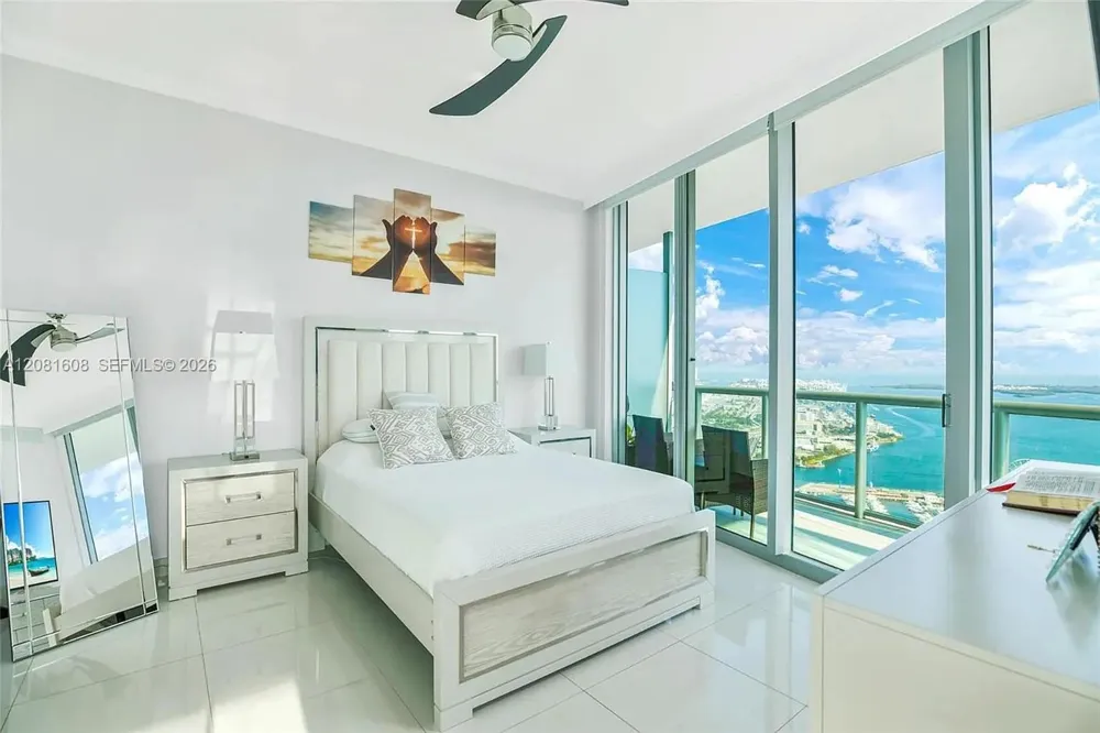 888 Biscayne Blvd #5301 Miami, FL 33132