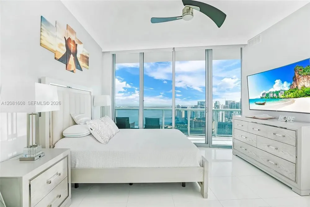 888 Biscayne Blvd #5301 Miami, FL 33132