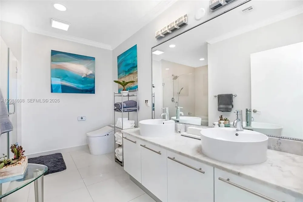 888 Biscayne Blvd #5301 Miami, FL 33132