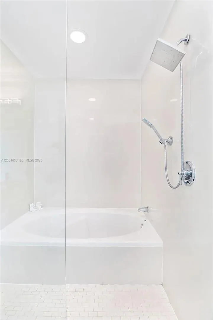 888 Biscayne Blvd #5301 Miami, FL 33132