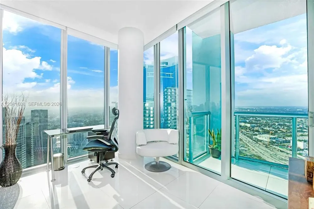 888 Biscayne Blvd #5301 Miami, FL 33132