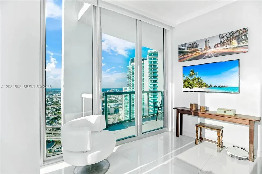 888 Biscayne Blvd #5301 Miami, FL 33132