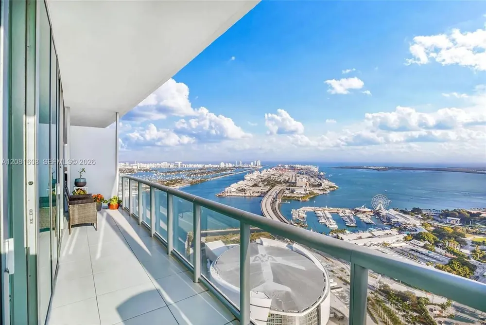 888 Biscayne Blvd #5301 Miami, FL 33132