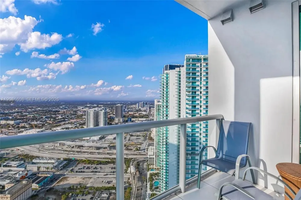 888 Biscayne Blvd #5301 Miami, FL 33132