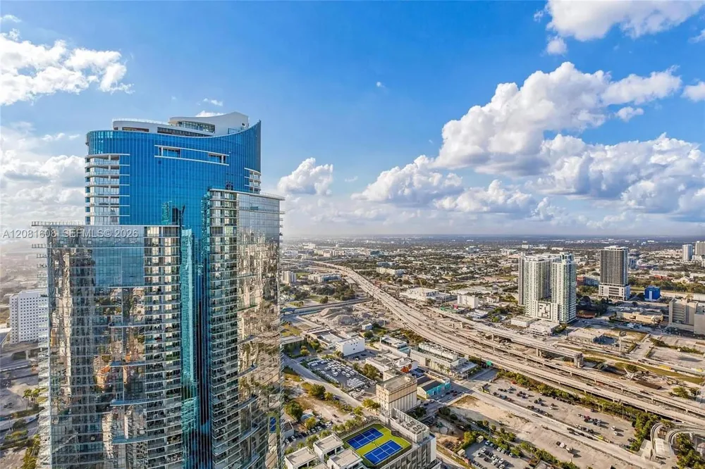 888 Biscayne Blvd #5301 Miami, FL 33132