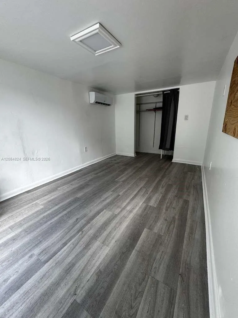 1121 NW 40th St #3 Miami, FL 33127