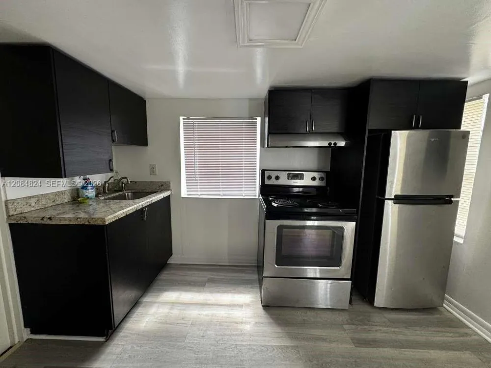 1121 NW 40th St #3 Miami, FL 33127