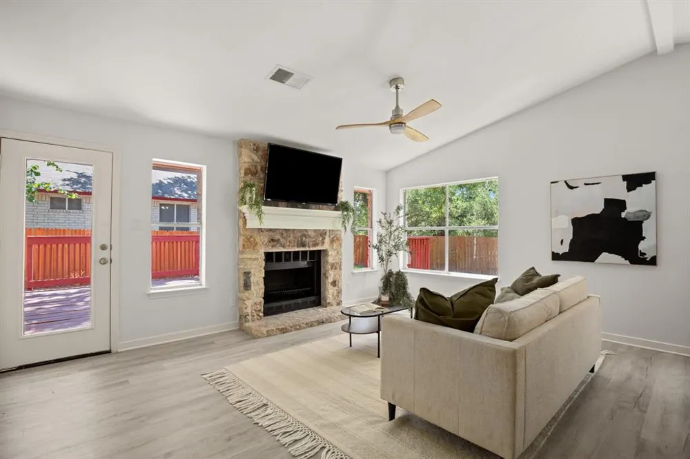 7403 Rankin Trail Austin, TX 78729