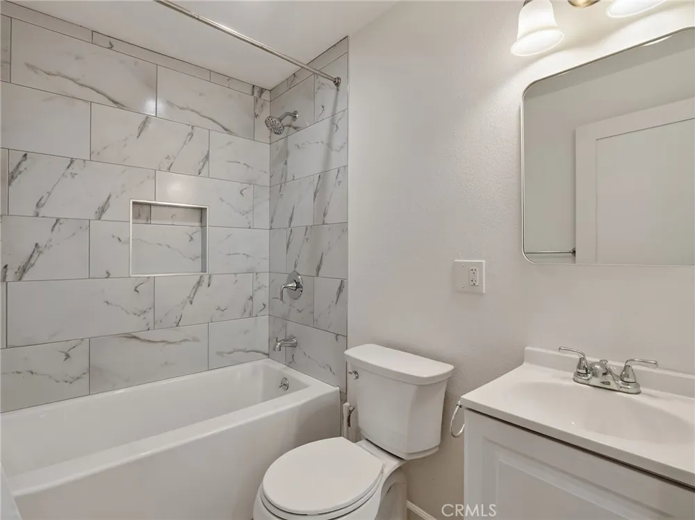 1028 E 10th Long Beach, CA 90813
