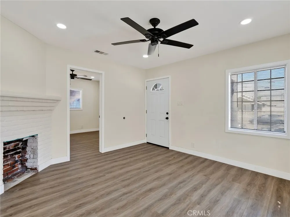 1028 E 10th Long Beach, CA 90813