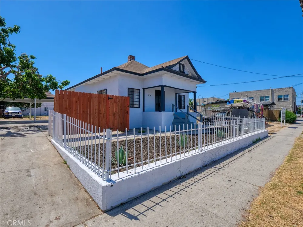1028 E 10th Long Beach, CA 90813
