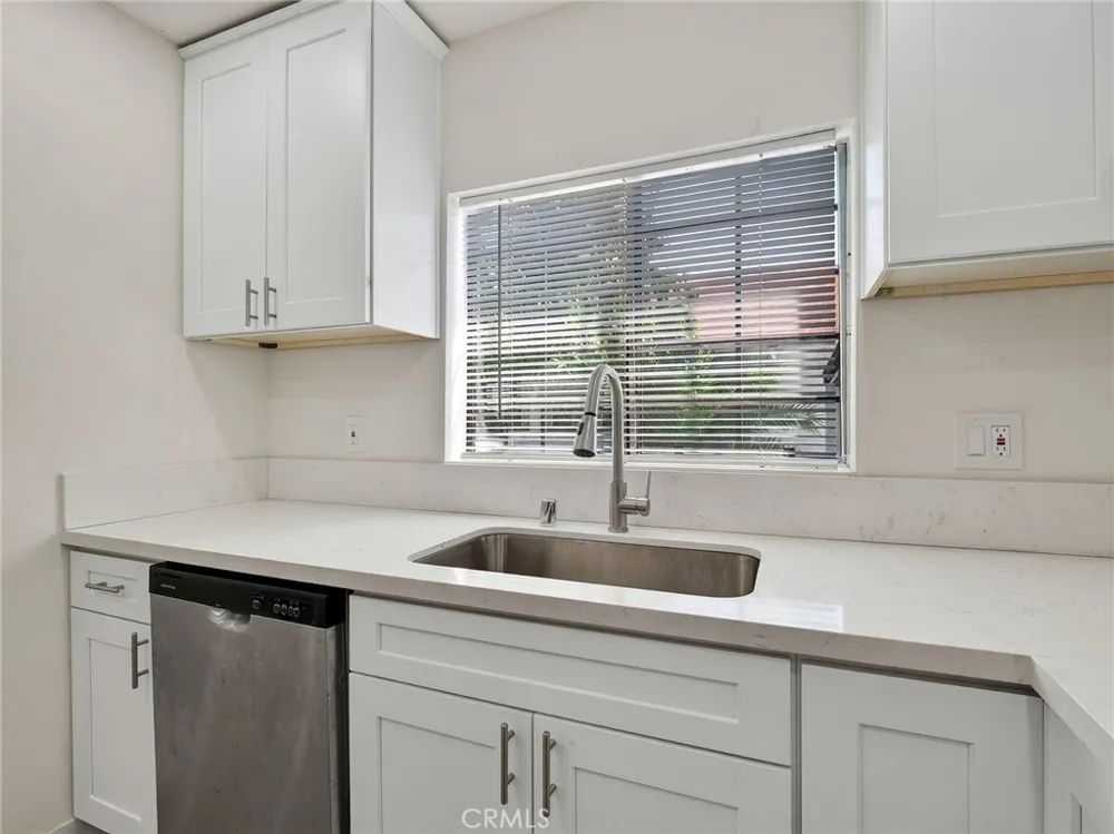 1028 E 10th Long Beach, CA 90813
