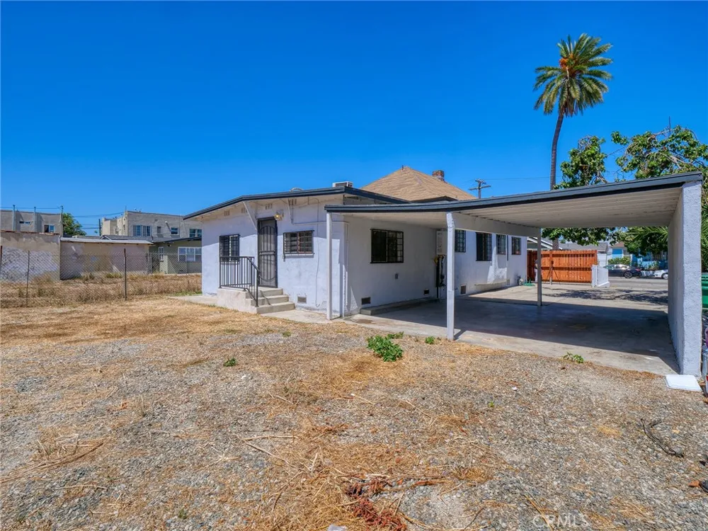 1028 E 10th Long Beach, CA 90813