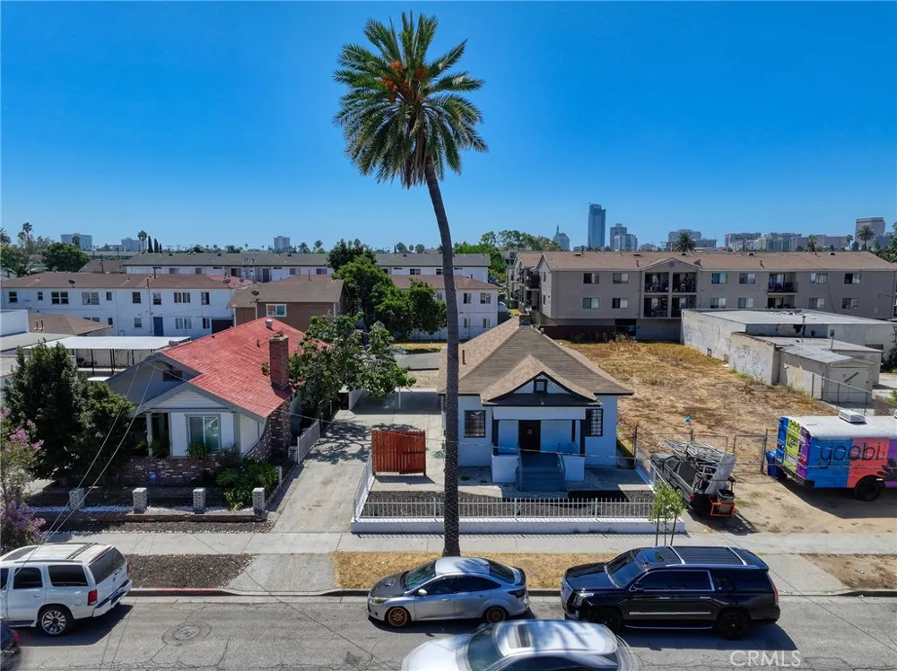 1028 E 10th Long Beach, CA 90813
