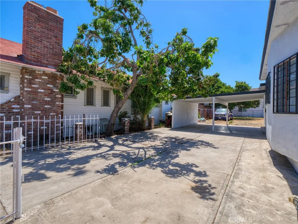 1028 E 10th Long Beach, CA 90813