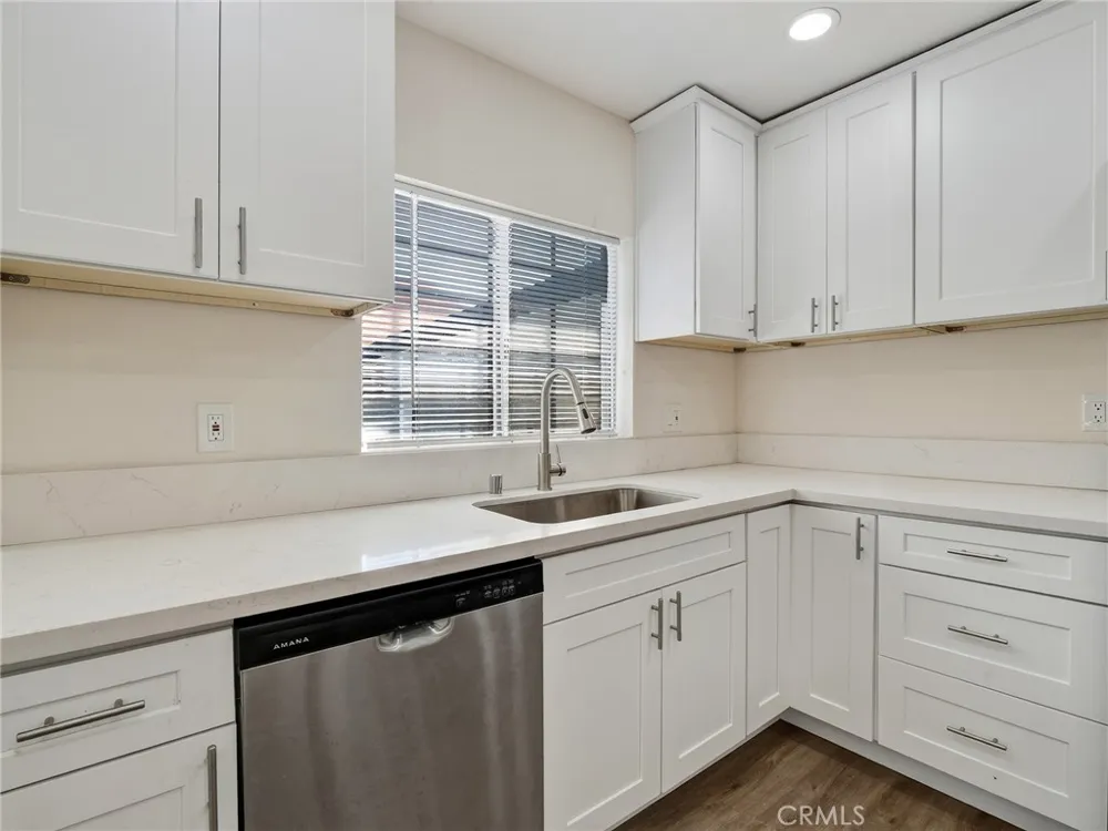 1028 E 10th Long Beach, CA 90813