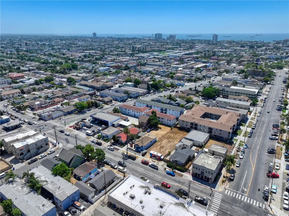 1028 E 10th Long Beach, CA 90813