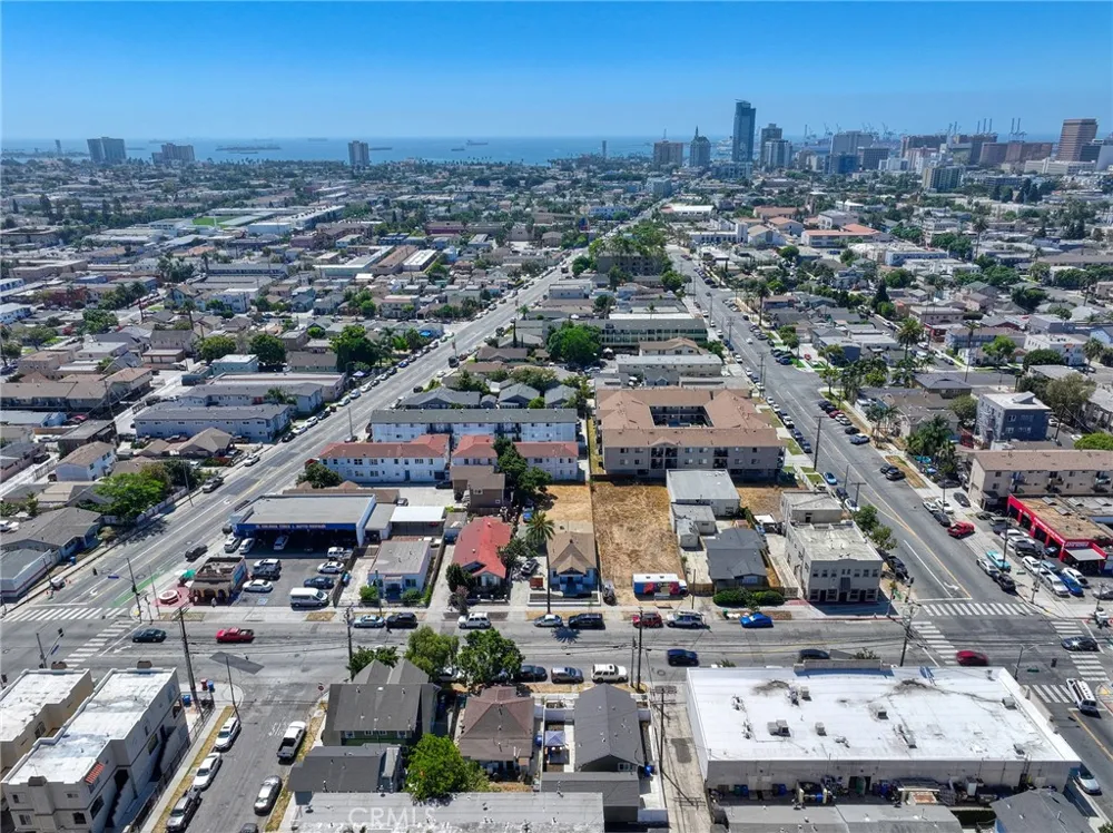 1028 E 10th Long Beach, CA 90813