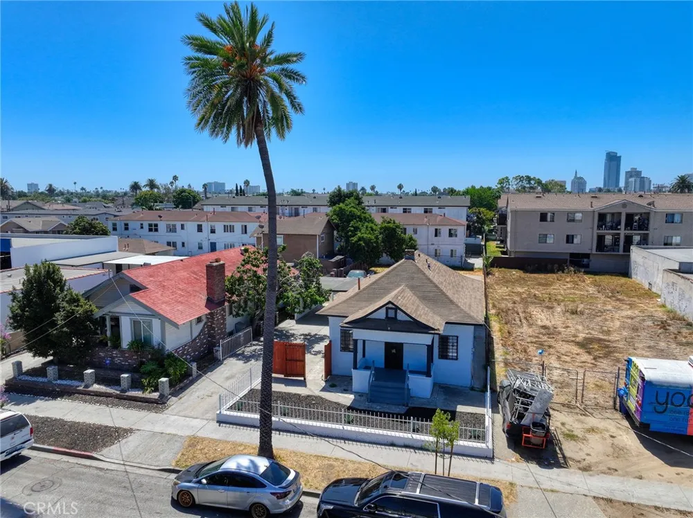 1028 E 10th Long Beach, CA 90813