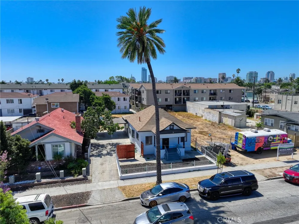 1028 E 10th Long Beach, CA 90813