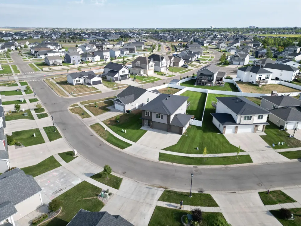 818 ALBERT DRIVE W West Fargo, ND 58078