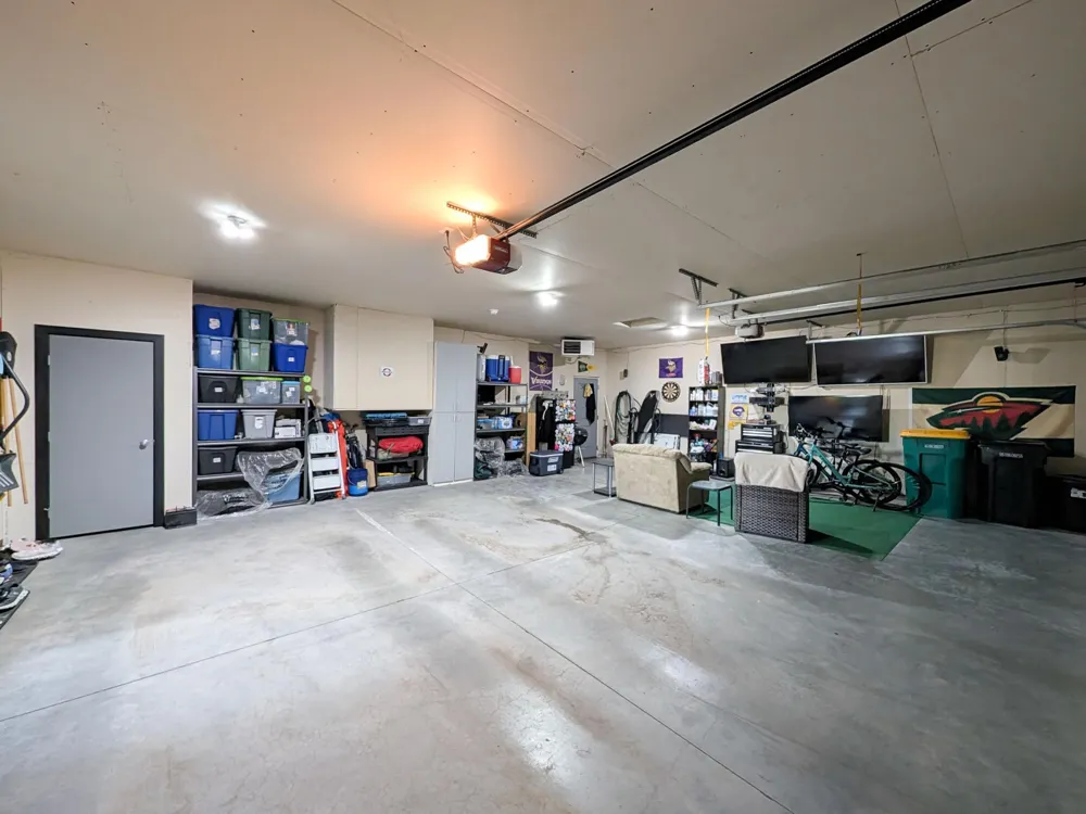 818 ALBERT DRIVE W West Fargo, ND 58078